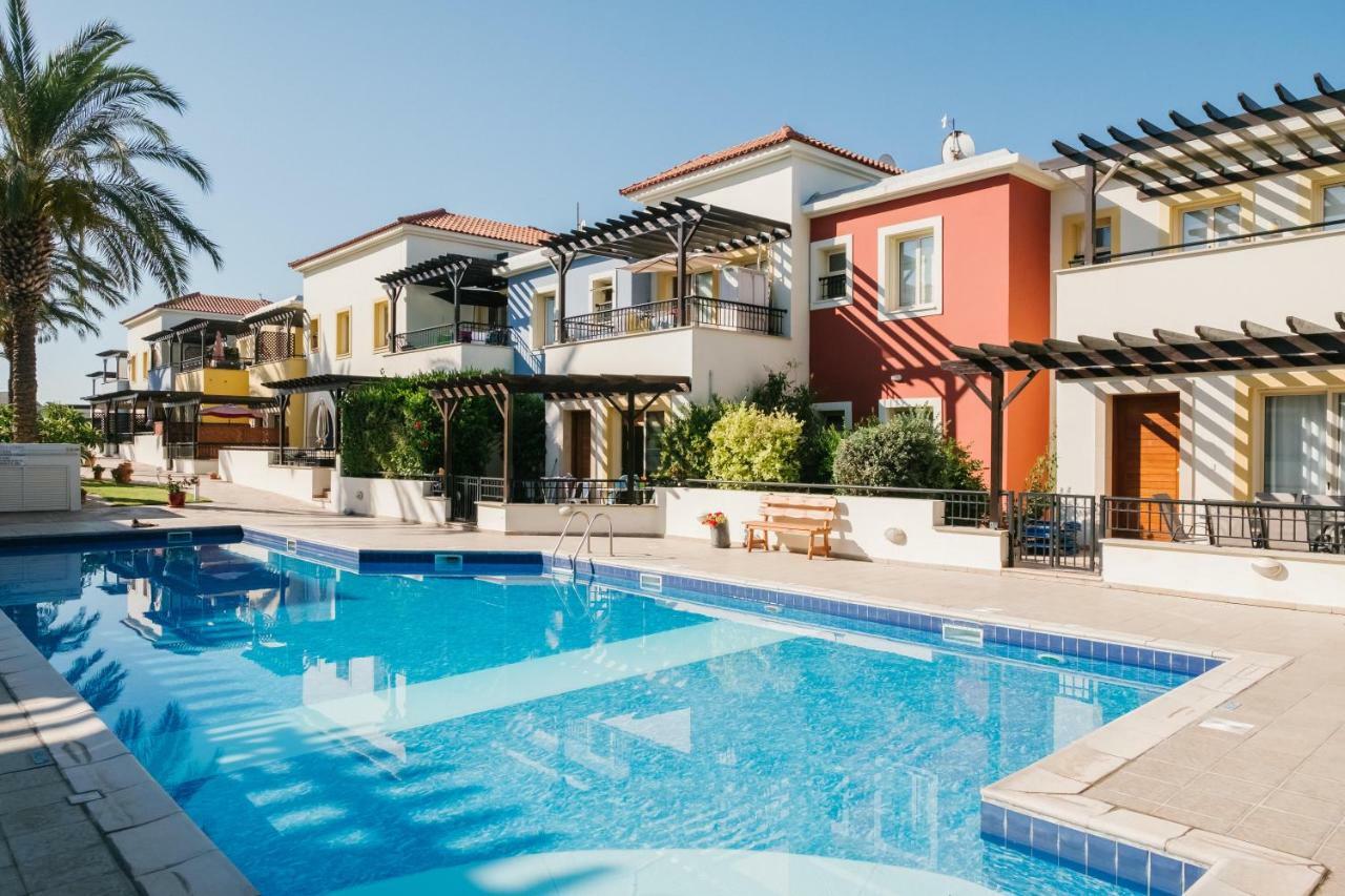 Aphrodite Gardens No.9 Luxury Apt Paphos ภายนอก รูปภาพ