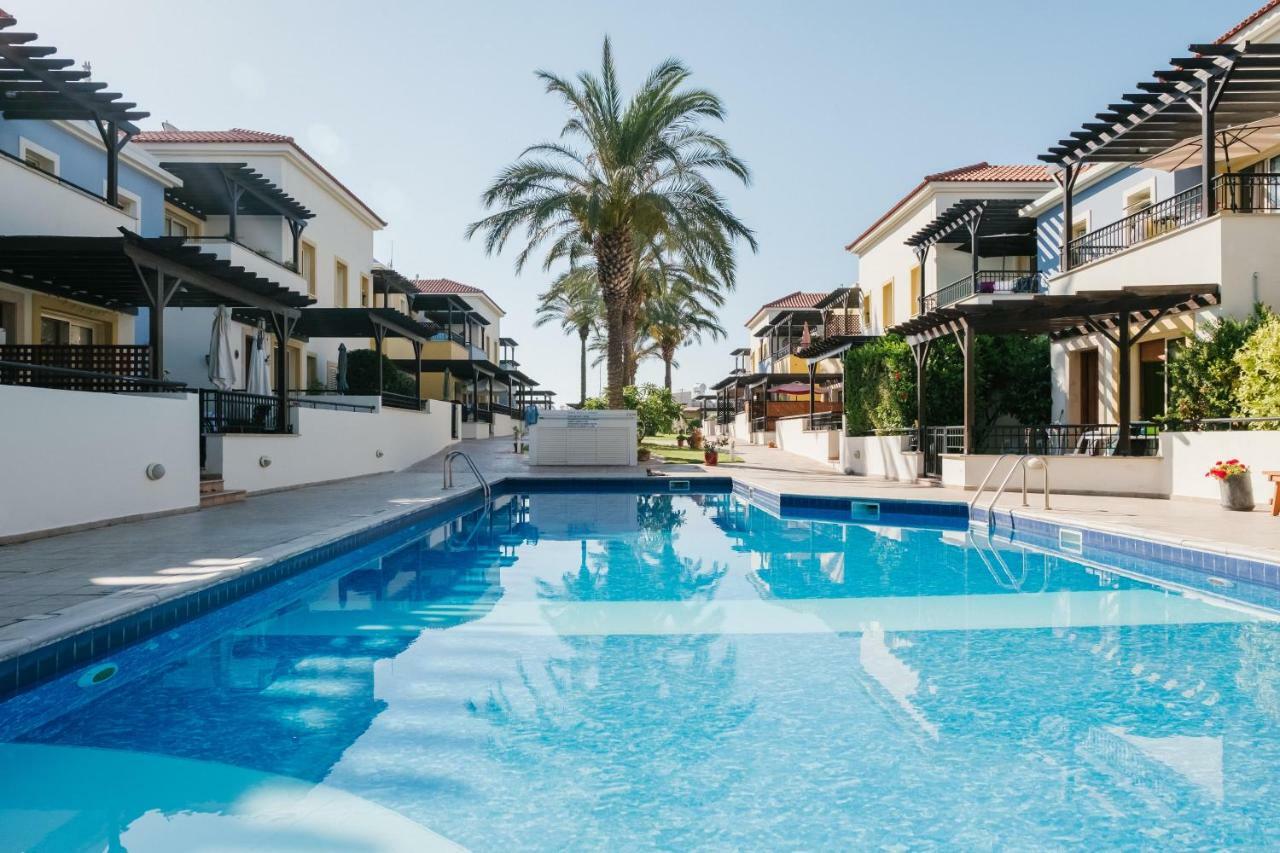 Aphrodite Gardens No.9 Luxury Apt Paphos ภายนอก รูปภาพ