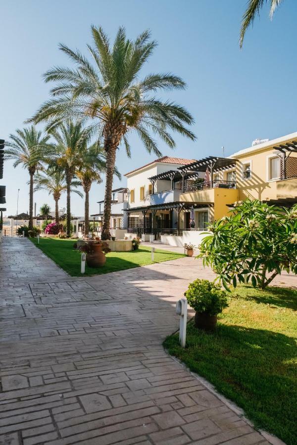 Aphrodite Gardens No.9 Luxury Apt Paphos ภายนอก รูปภาพ