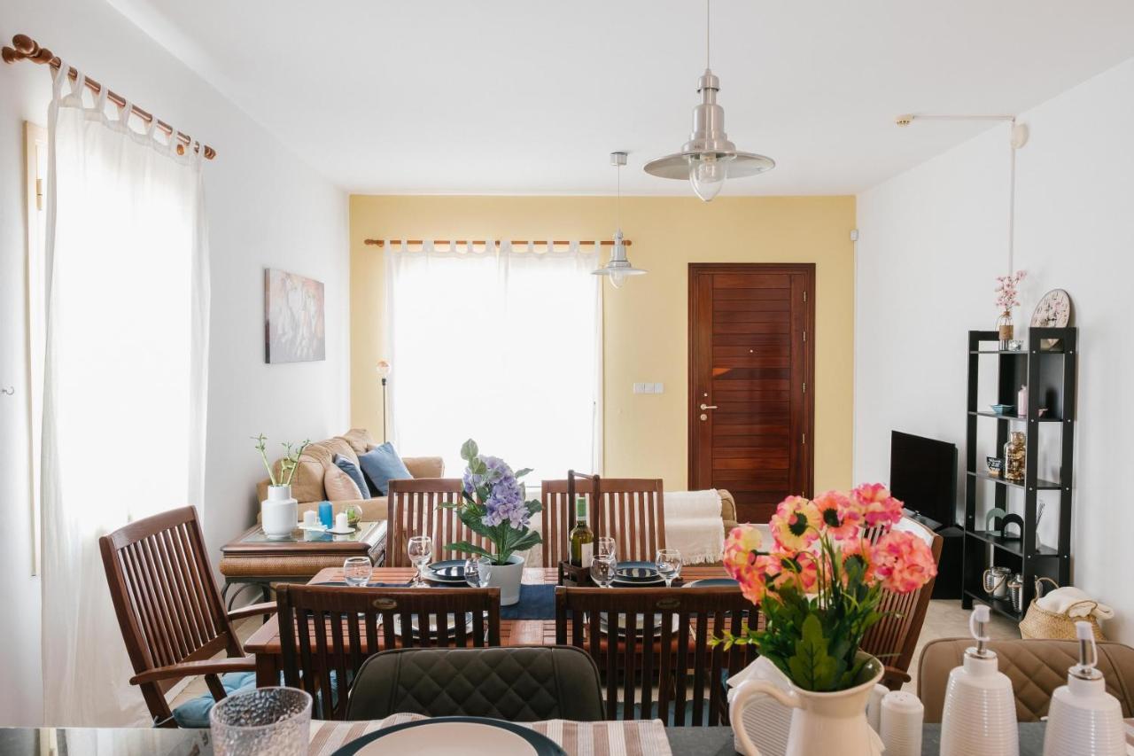 Aphrodite Gardens No.9 Luxury Apt Paphos ภายนอก รูปภาพ
