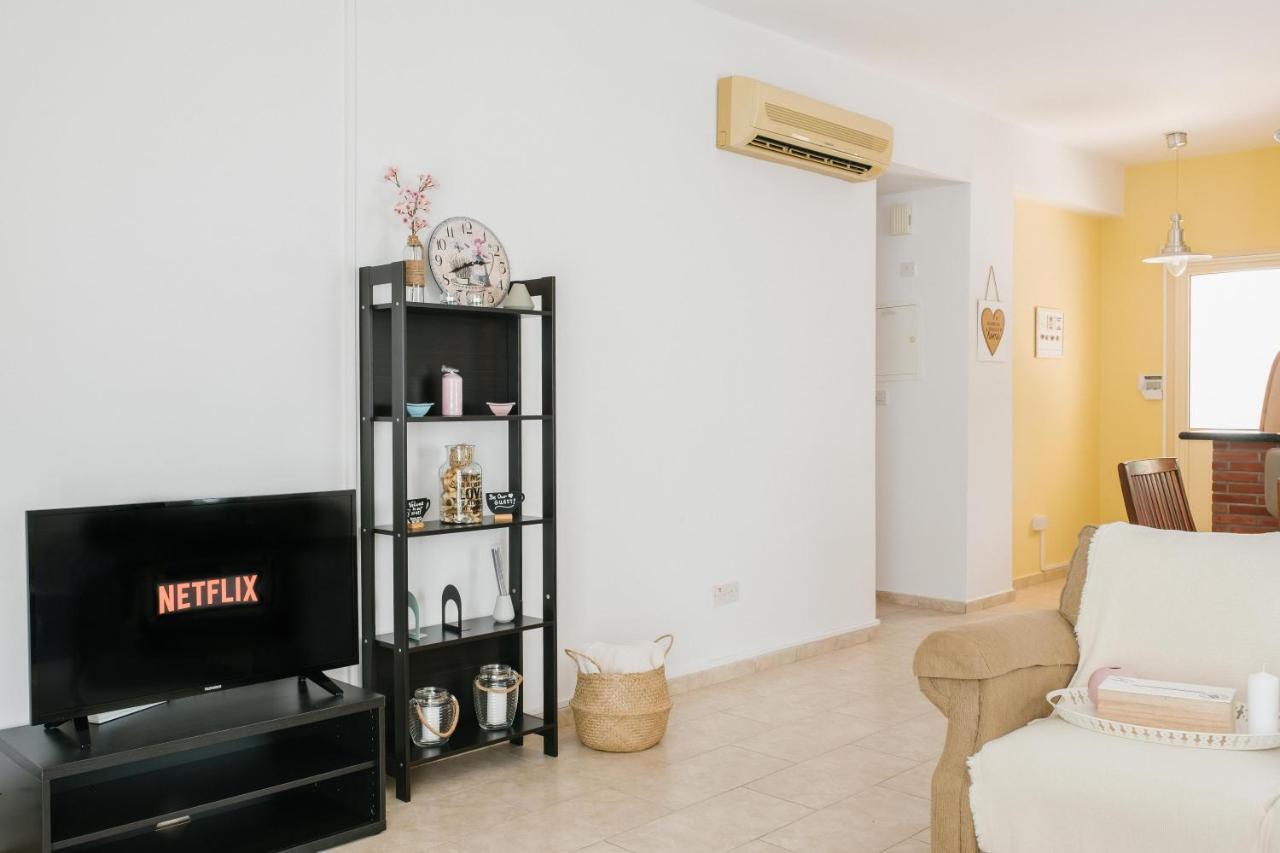Aphrodite Gardens No.9 Luxury Apt Paphos ภายนอก รูปภาพ
